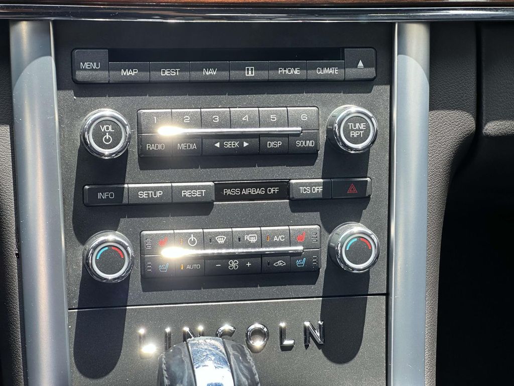 Thumbnail: 2011 Lincoln MKS - 13