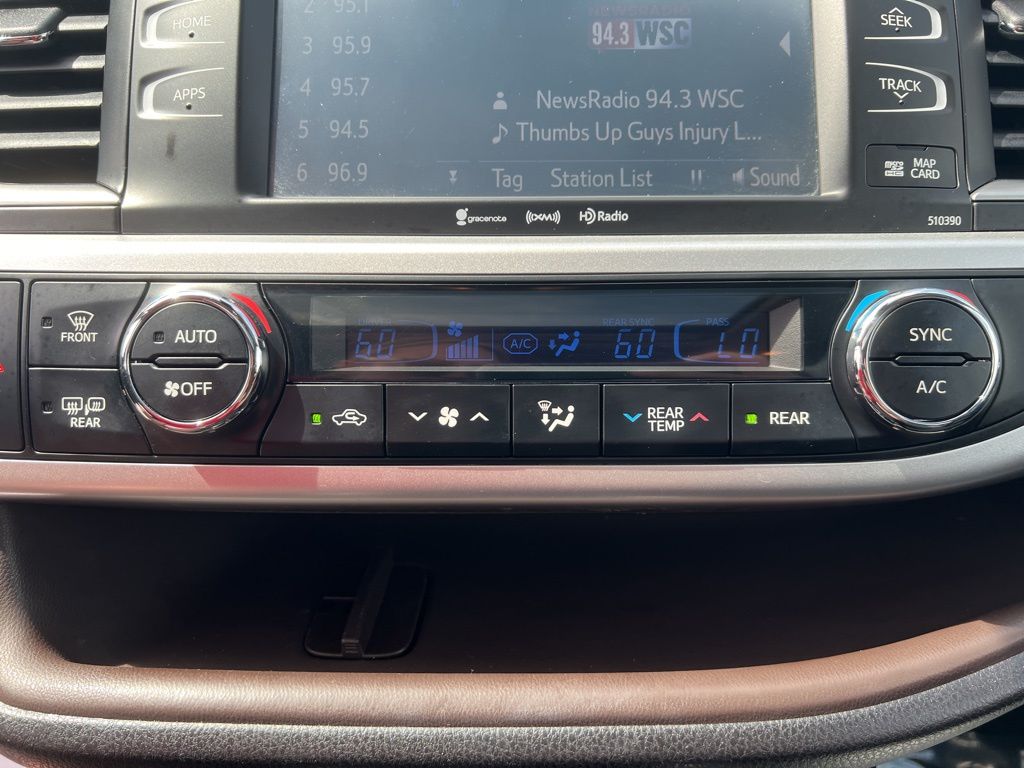 2019 Midnight Black Metallic Toyota Highlander XLE AWD SUV