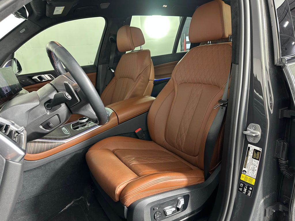 Thumbnail: 2023 BMW X7 - 14