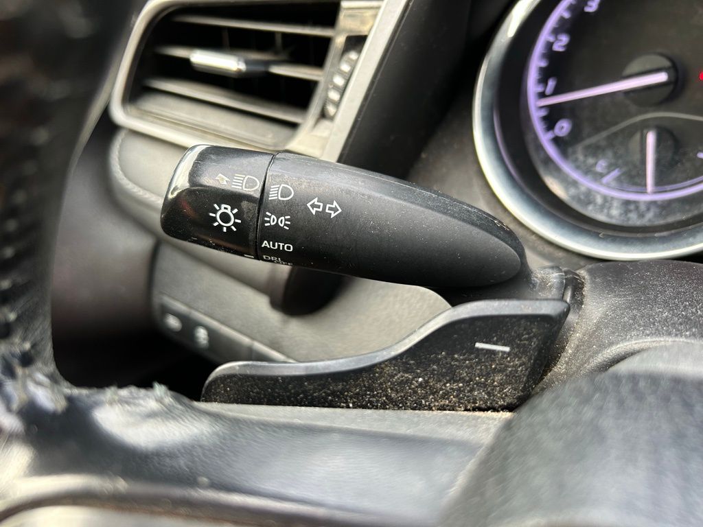 2019 Toyota Camry SE 22