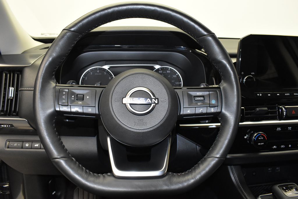 Thumbnail: 2023 Nissan Pathfinder - 17