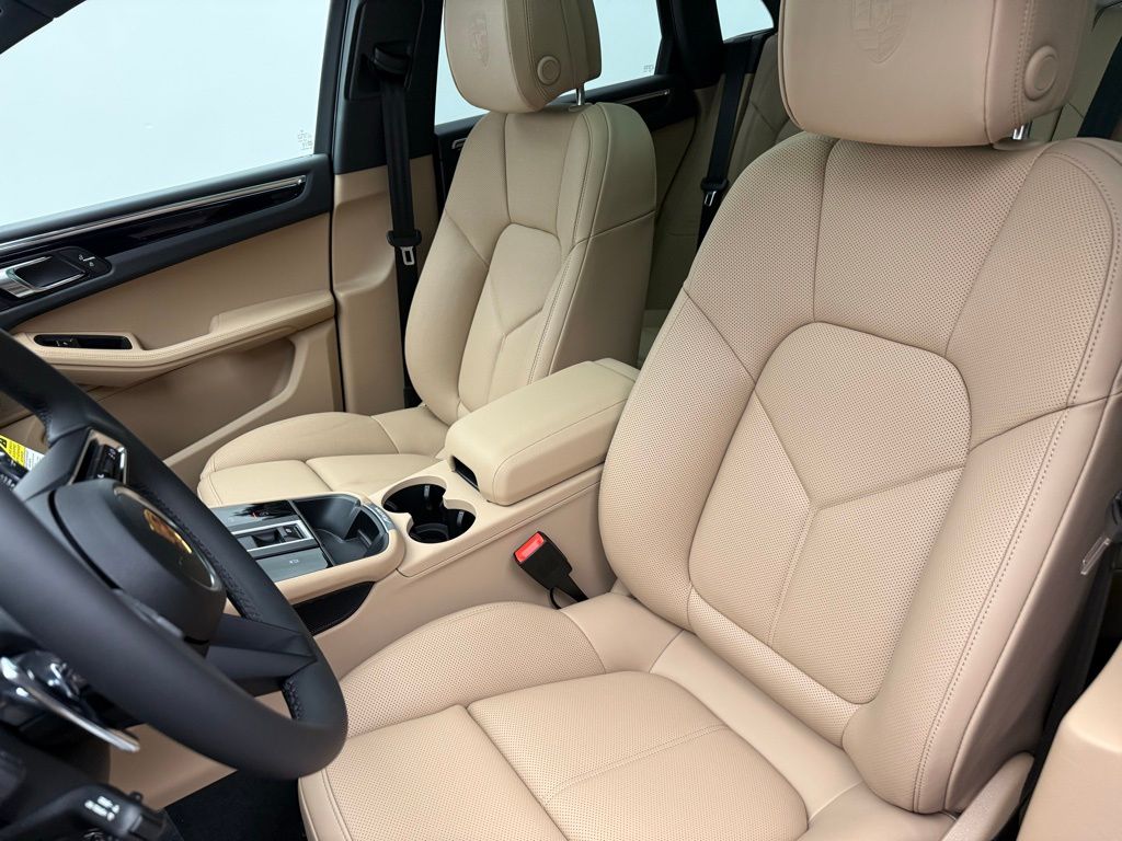 Thumbnail: 2026 Porsche Macan - 5