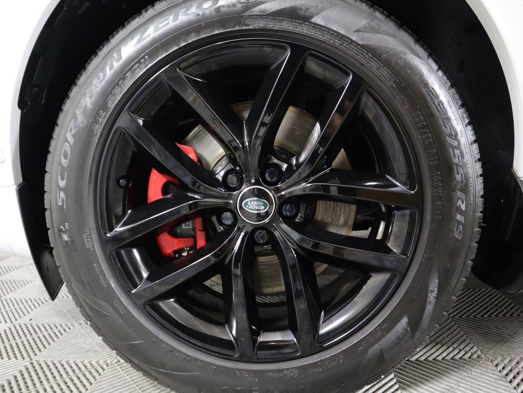 Thumbnail: 2024 Land Rover Discovery Sport - 31