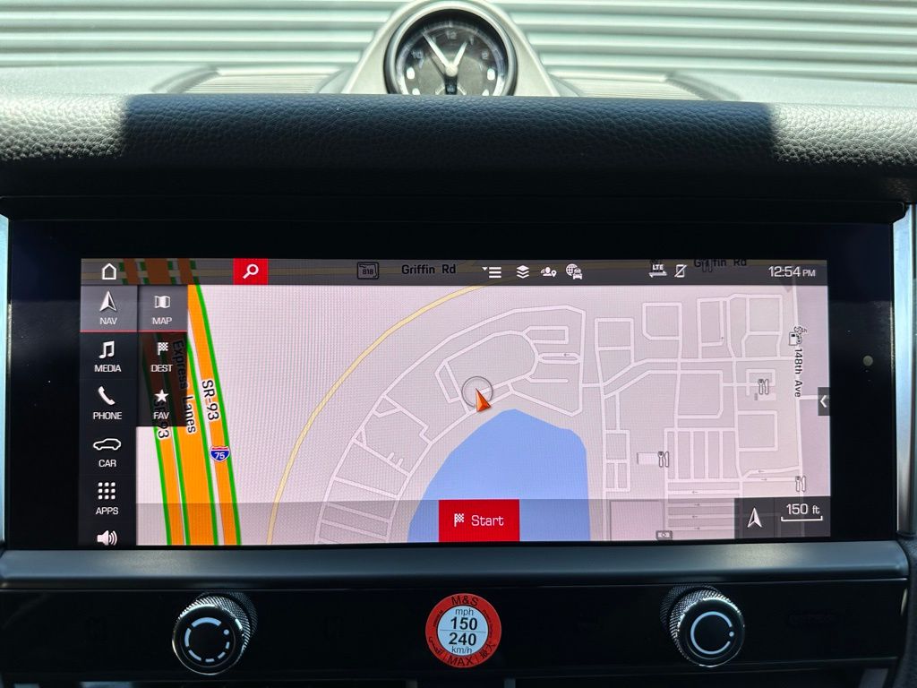 2024 Porsche Macan  26