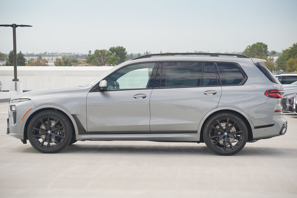 Thumbnail: 2026 BMW X7 - 4