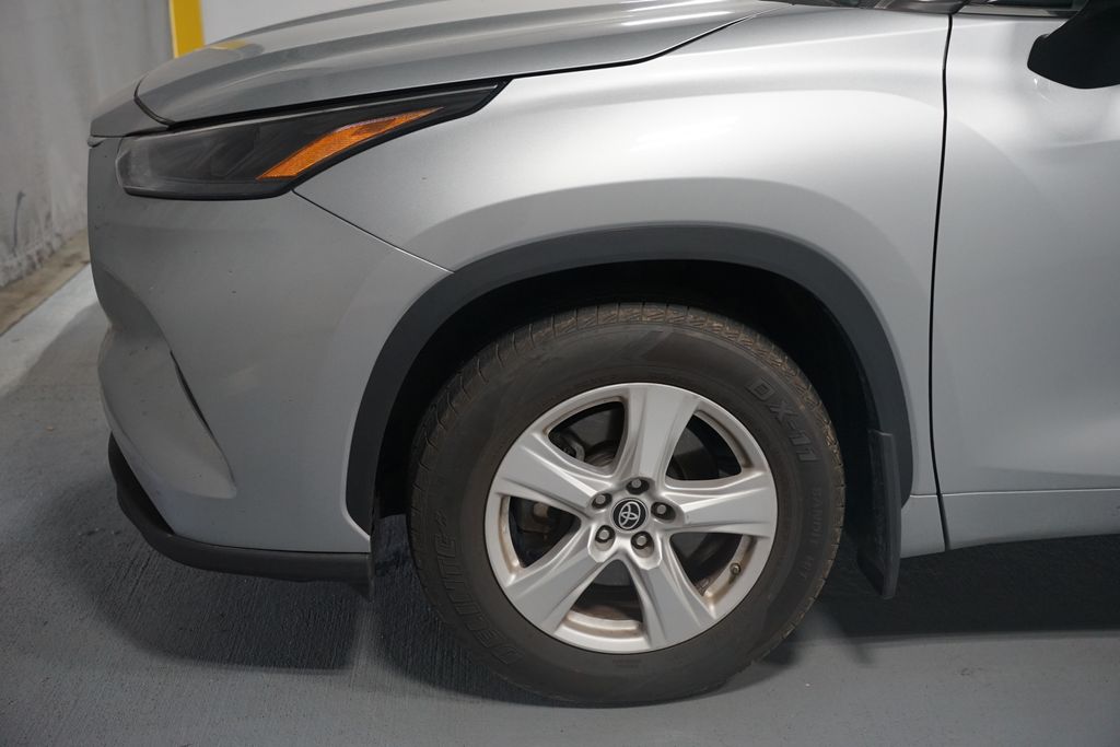 Thumbnail: 2023 Toyota Highlander - 5