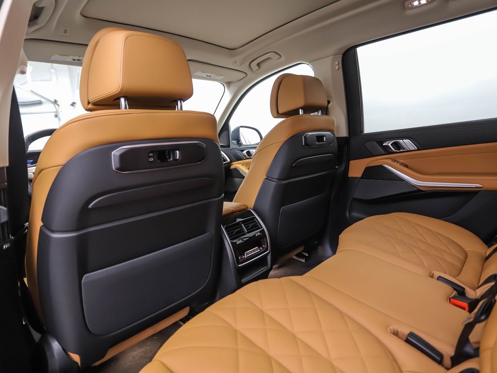 Thumbnail: 2026 BMW X7 - 20
