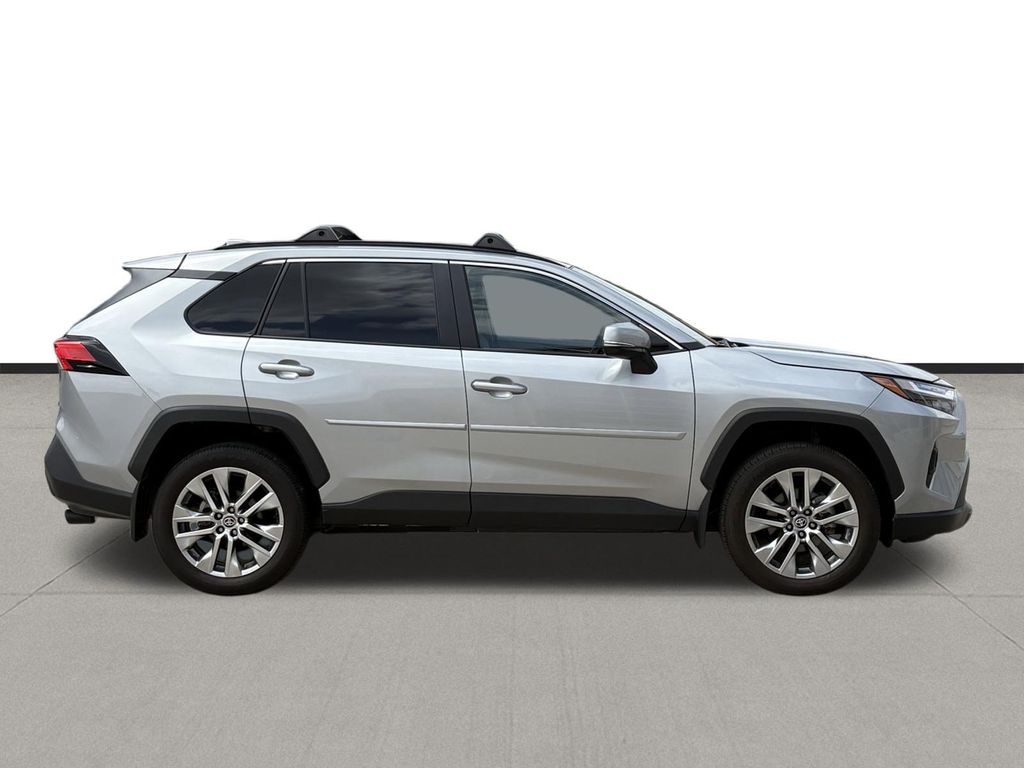 2024 Toyota RAV4 XLE Premium - 3