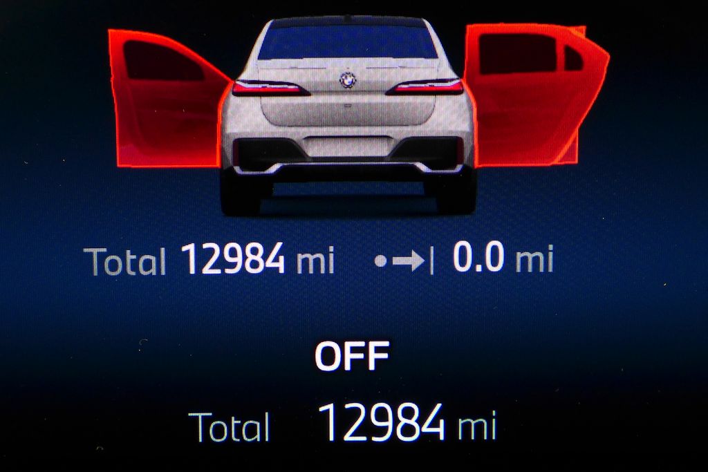 Thumbnail: 2025 BMW i7 - 31