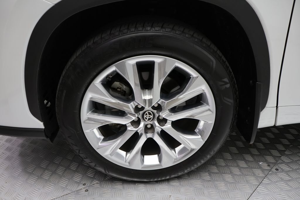 Thumbnail: 2024 Toyota Highlander - 4
