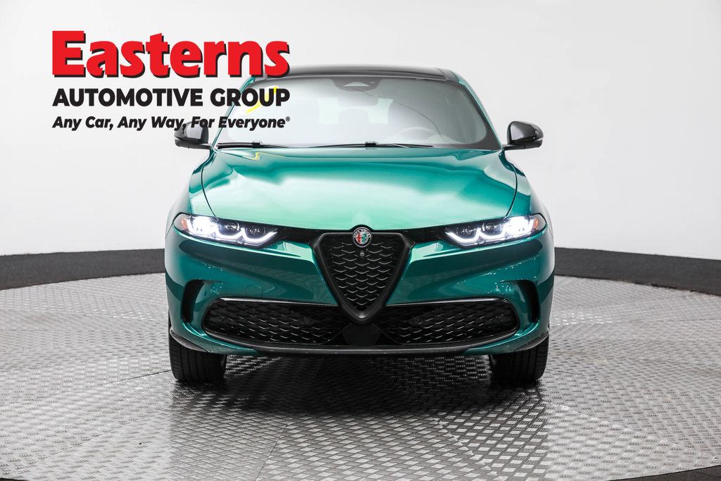 Used 2024 Green Alfa Romeo Veloce image 2