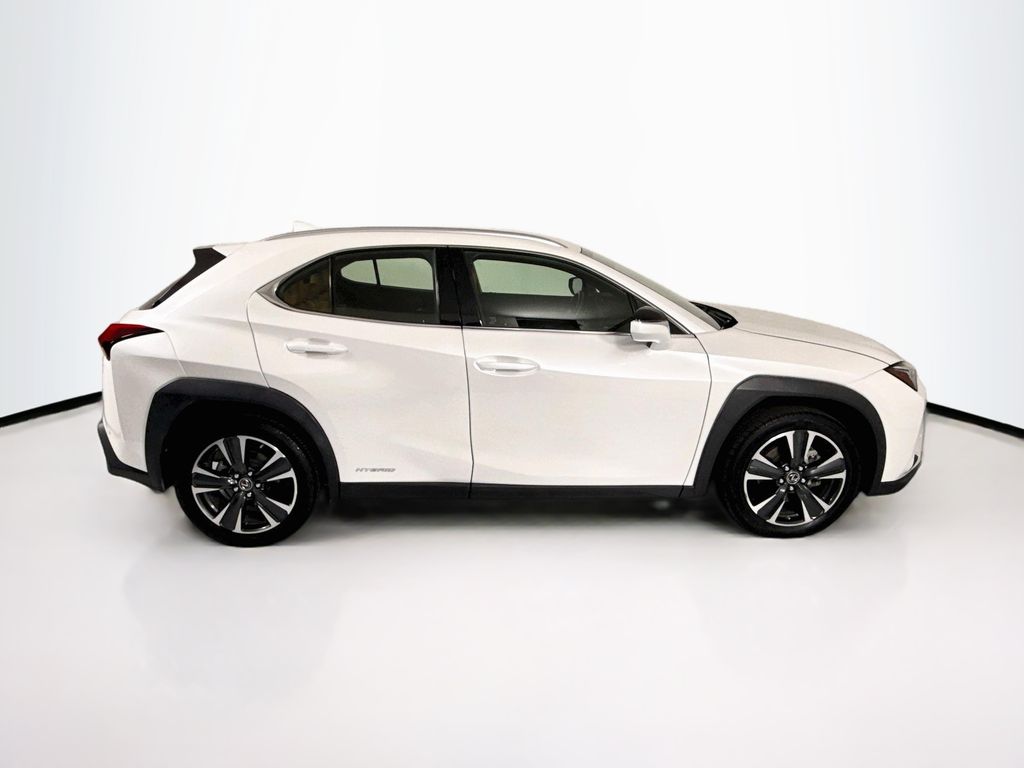 Thumbnail: 2022 Lexus UX - 4