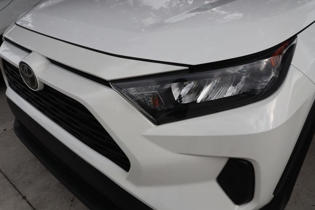 2021 Toyota RAV4 LE 3
