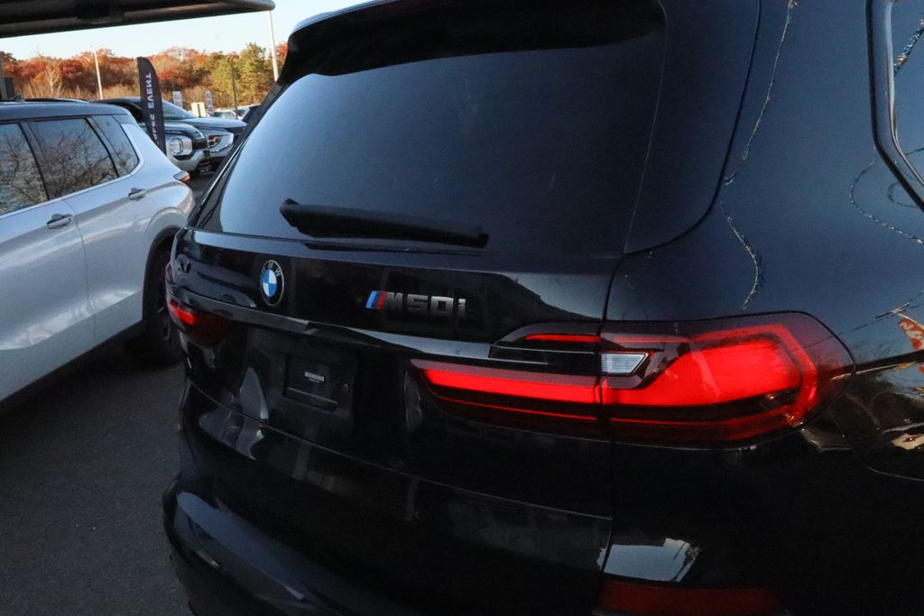 2020 BMW X7 M50i 9