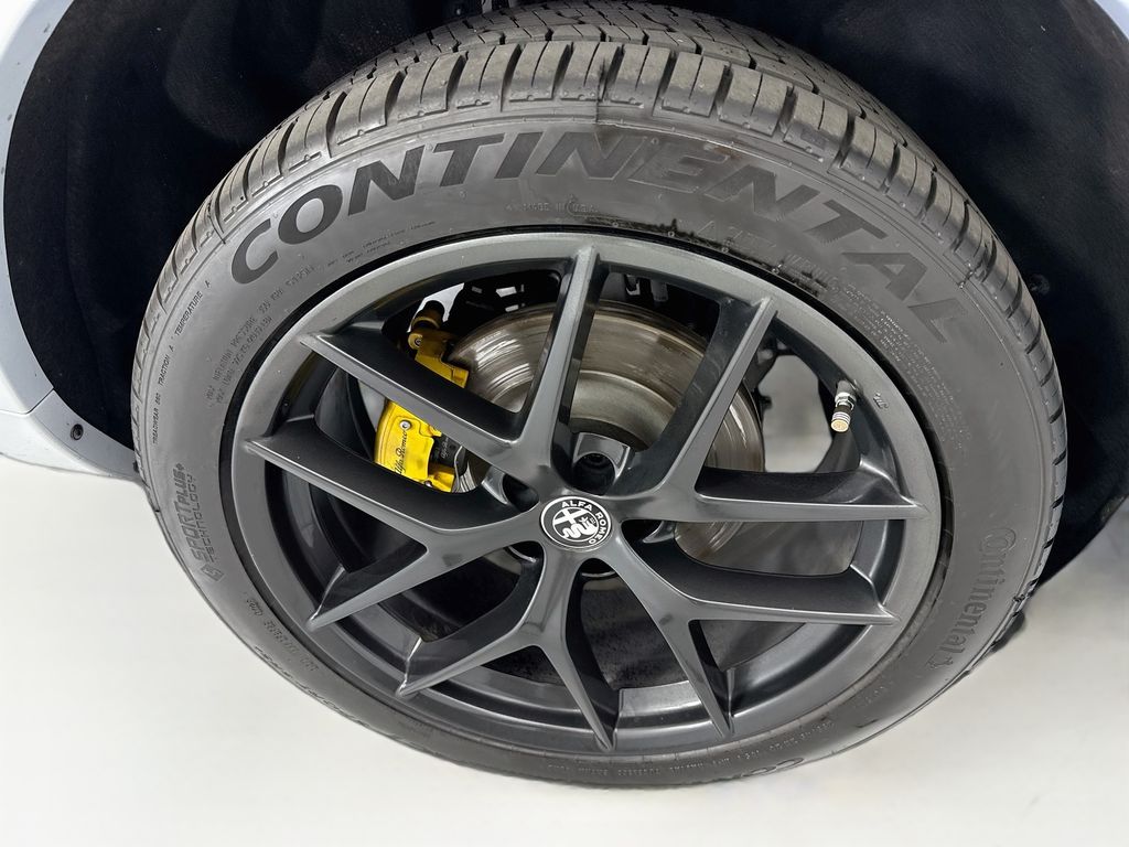 Thumbnail: 2021 Alfa Romeo Stelvio - 32