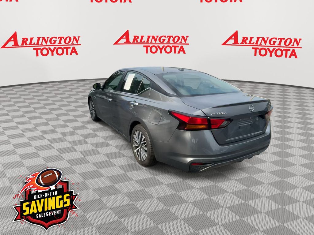 Used 2024 Nissan Altima Sedan