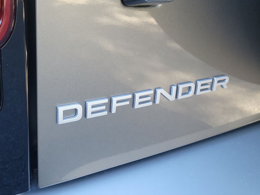 2025 Land Rover Defender 110 21