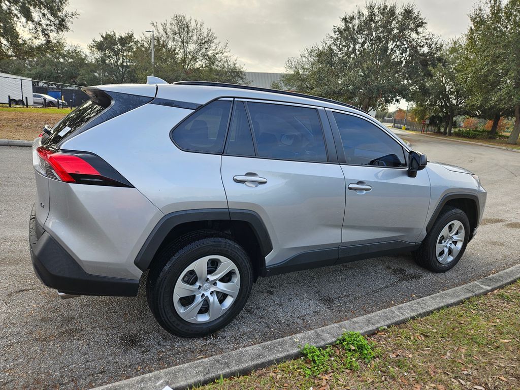 2021 Toyota RAV4 LE 5