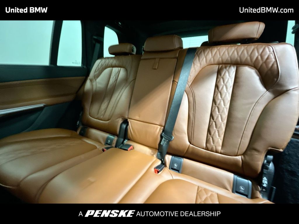 2026 BMW X7 M60i 21