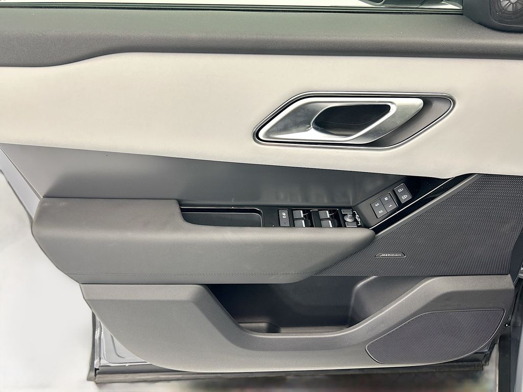 Thumbnail: 2026 Land Rover Range Rover Velar - 23