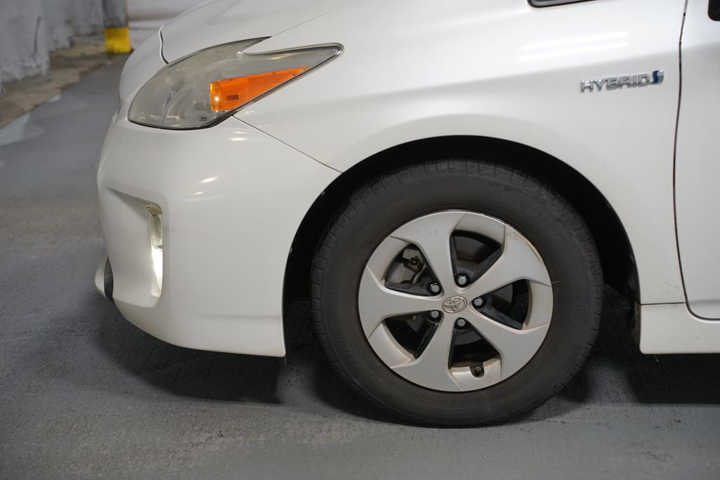 Thumbnail: 2015 Toyota Prius - 5
