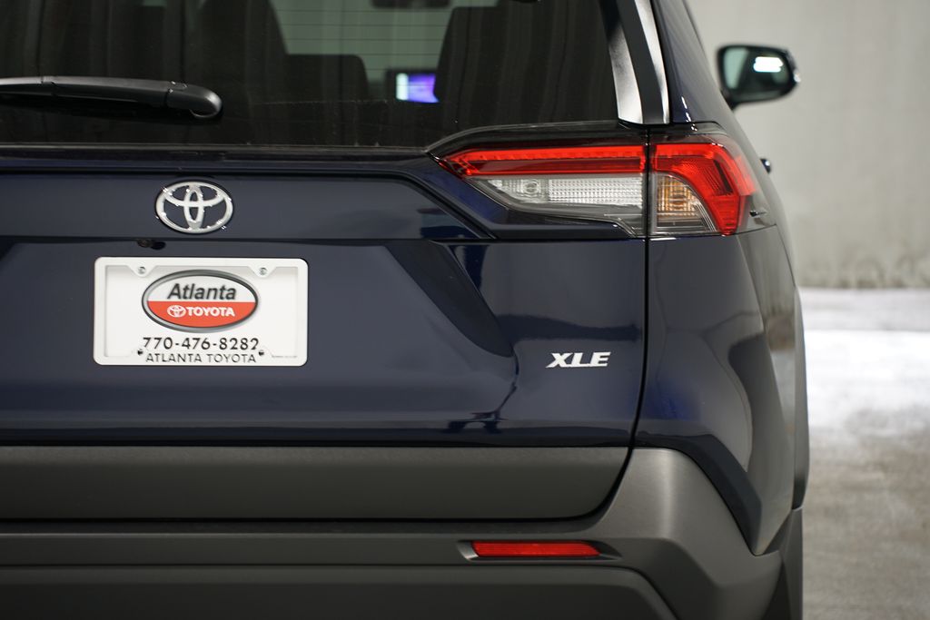 2025 Toyota RAV4 XLE 10