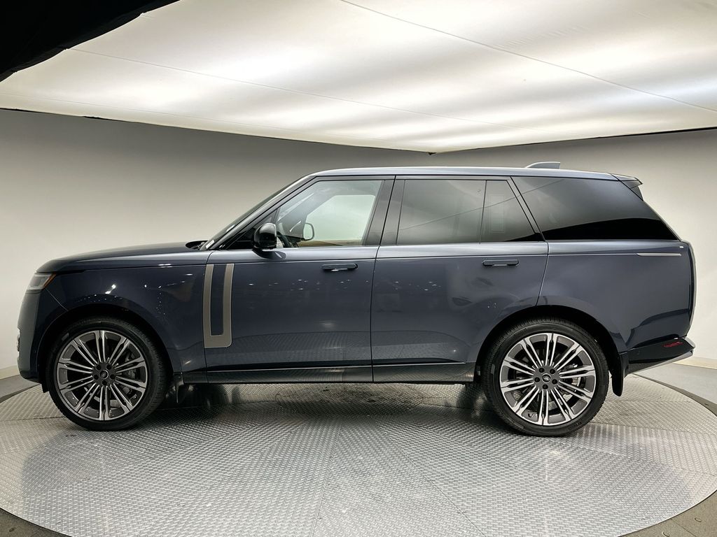 2025 Land Rover Range Rover SE 2