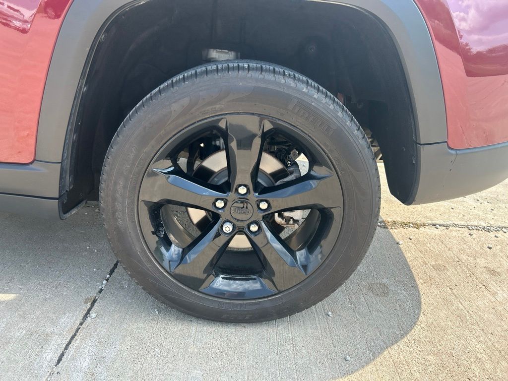 Used 2025 Jeep Grand Cherokee SUV