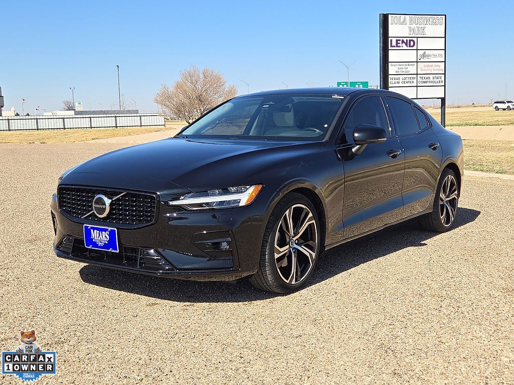 2024 Volvo S60 B5 Core Dark Theme FWD