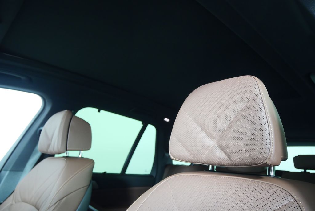 Thumbnail: 2026 BMW X5 - 11