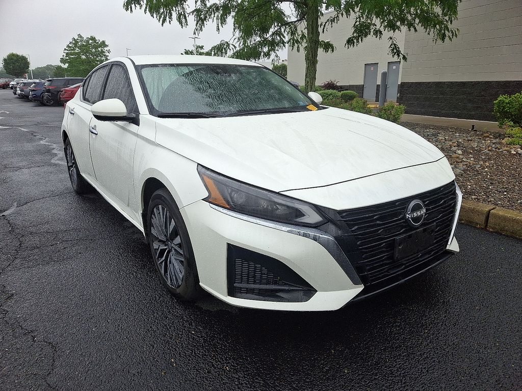 2023 Nissan Altima SV 2
