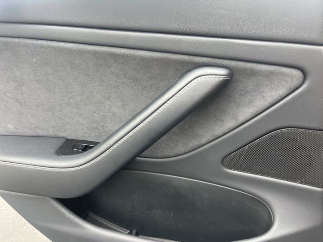 2018 Tesla Model 3 Mid Range 31