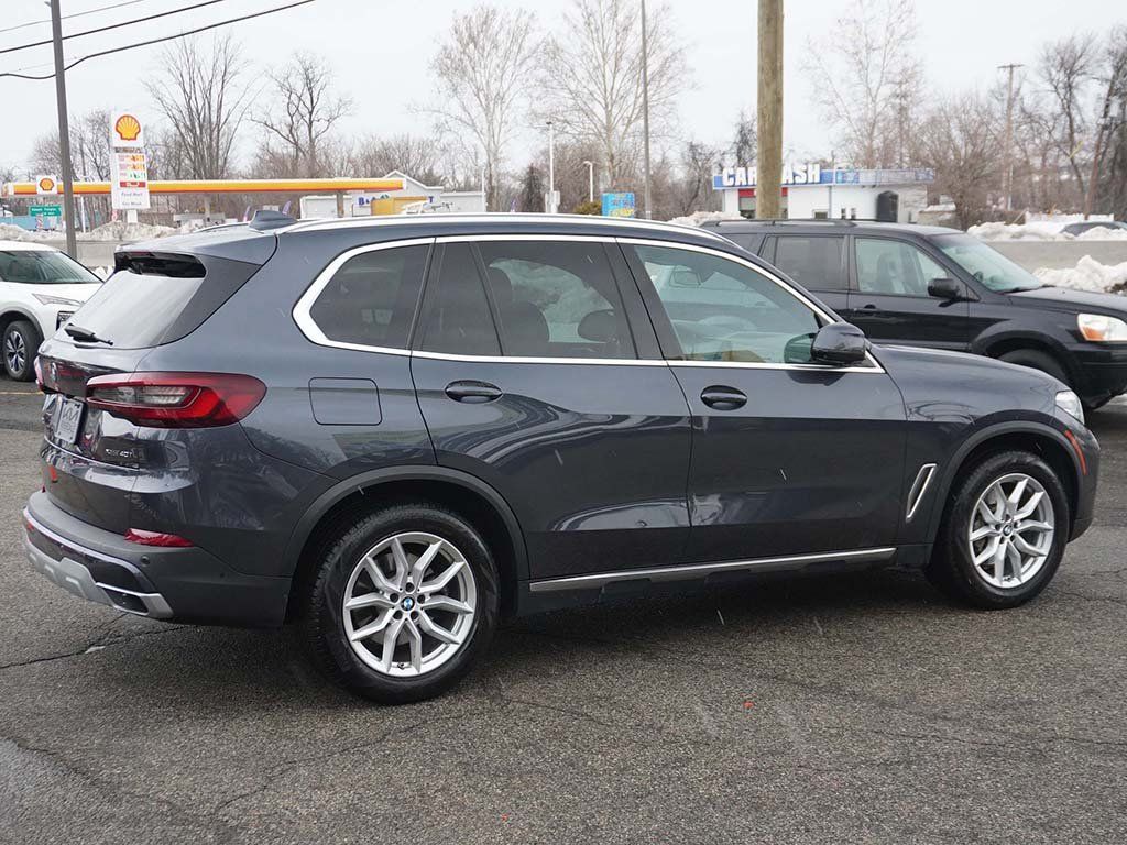 Used 2022 Gray BMW xDrive40i image 14