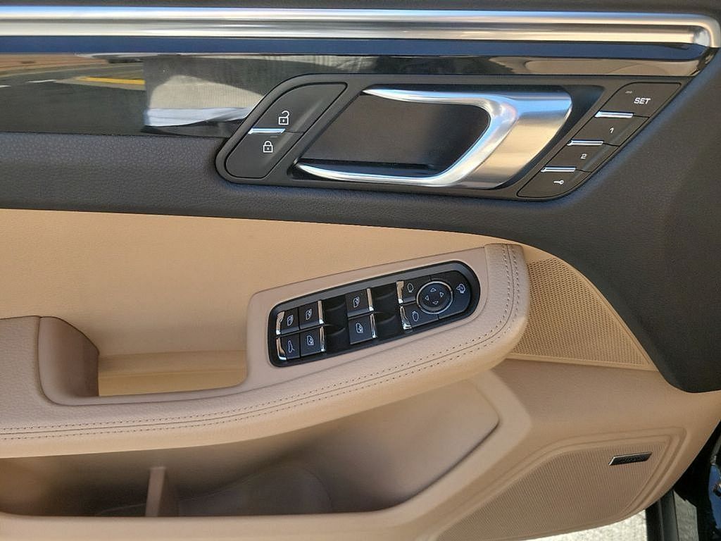 2023 Porsche Macan  12
