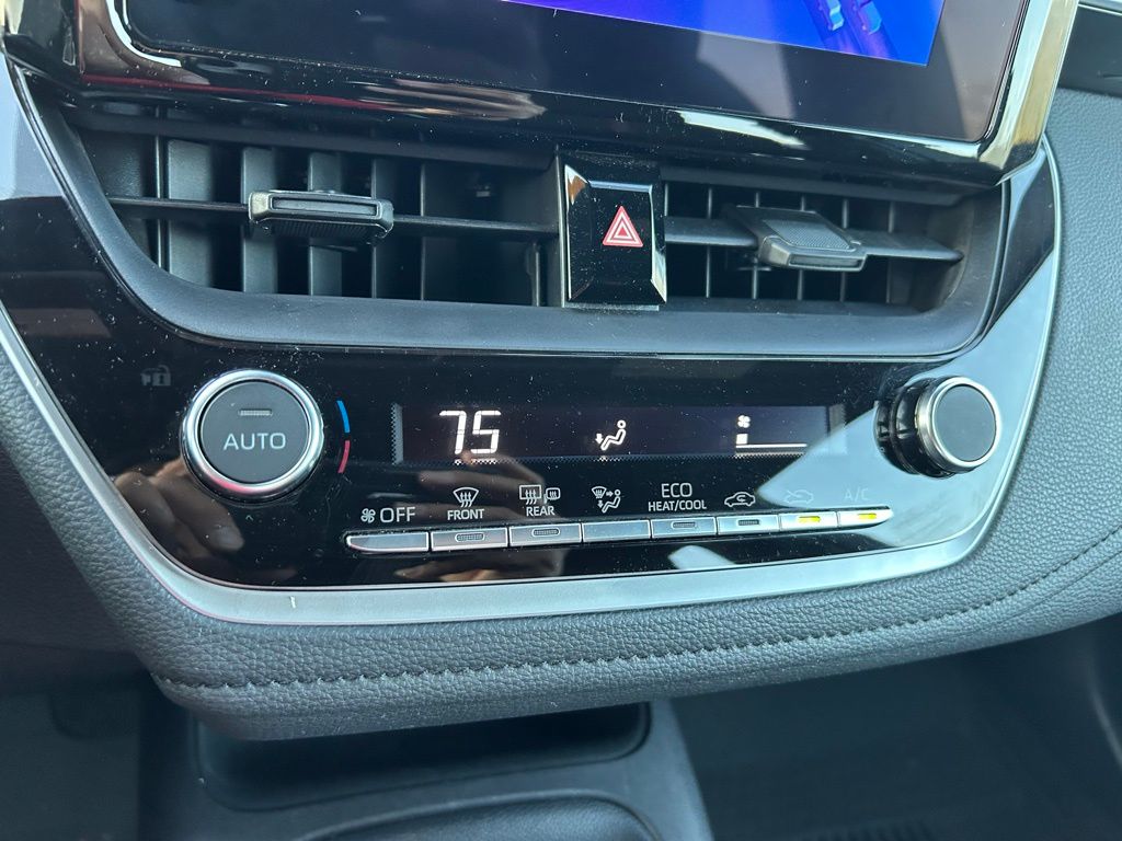 Thumbnail: 2025 Toyota Corolla - 25