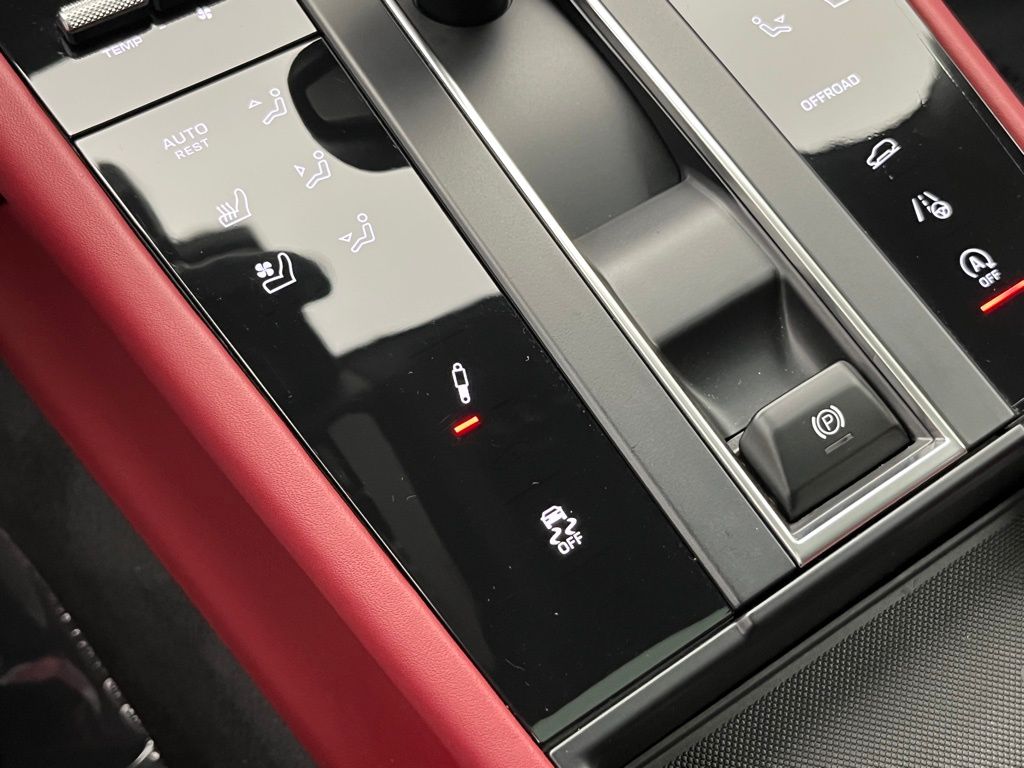 Thumbnail: 2024 Porsche Macan - 18