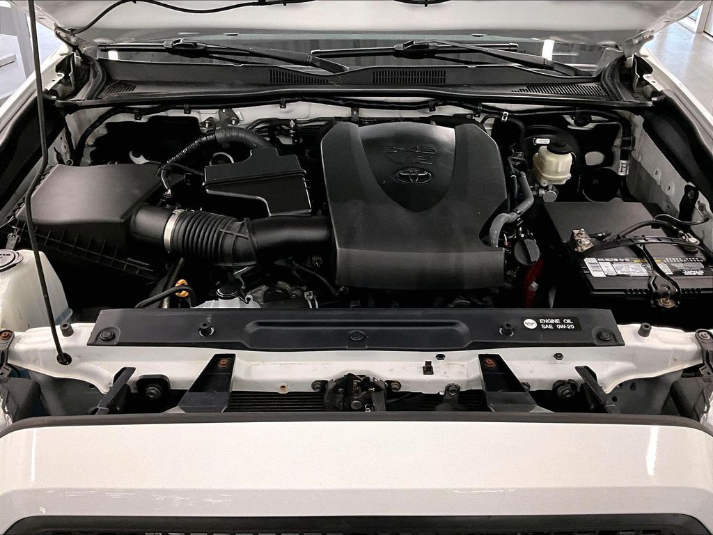 2017 Toyota Tacoma — photo 27