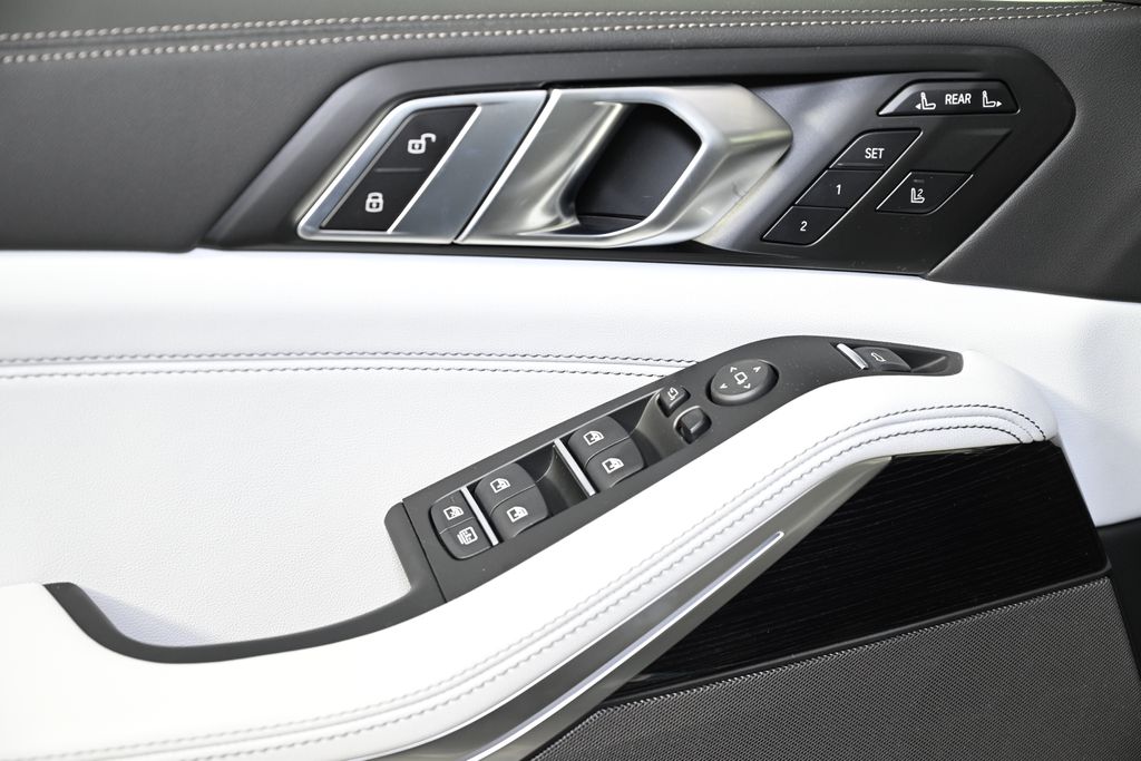 Thumbnail: 2026 BMW X7 - 22