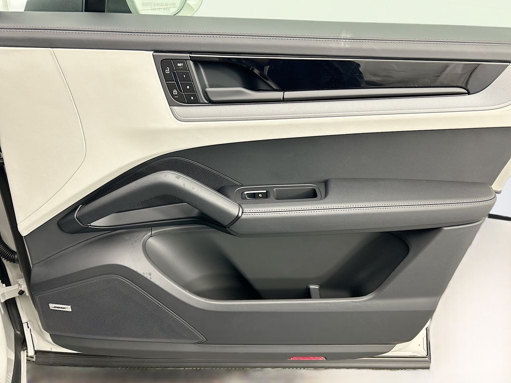 Thumbnail: 2026 Porsche Cayenne - 26