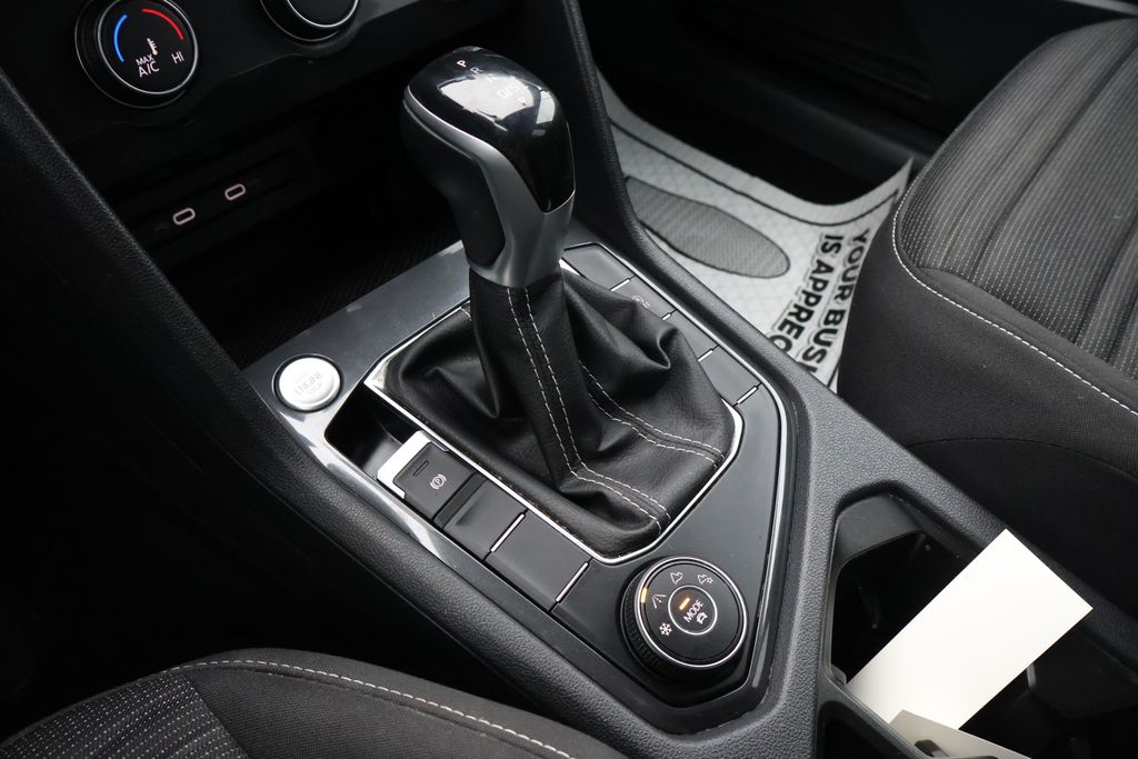 Thumbnail: 2022 Volkswagen Tiguan - 27