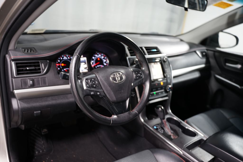 2016 Toyota Camry SE 7