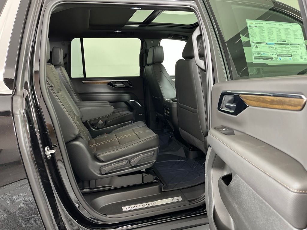Thumbnail: 2026 Chevrolet Suburban - 15
