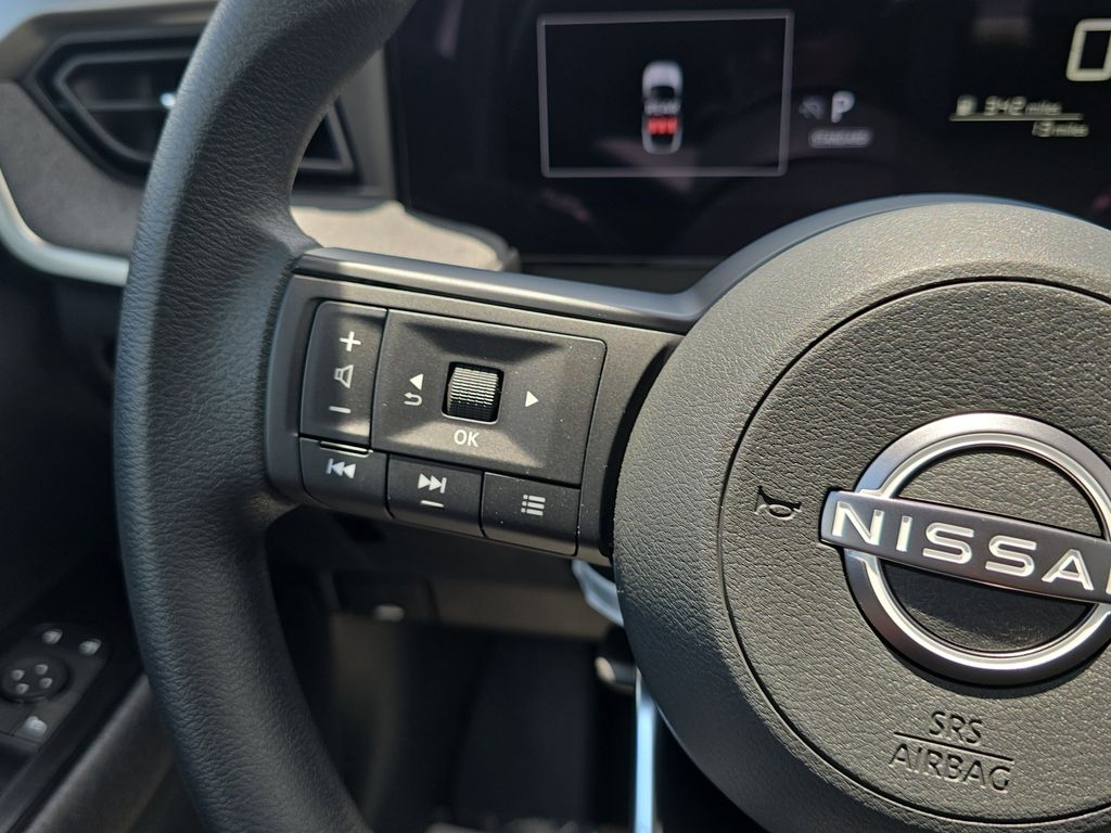 2025 Aspen White Tricoat/Super Black Nissan Kicks SV FWD SUV