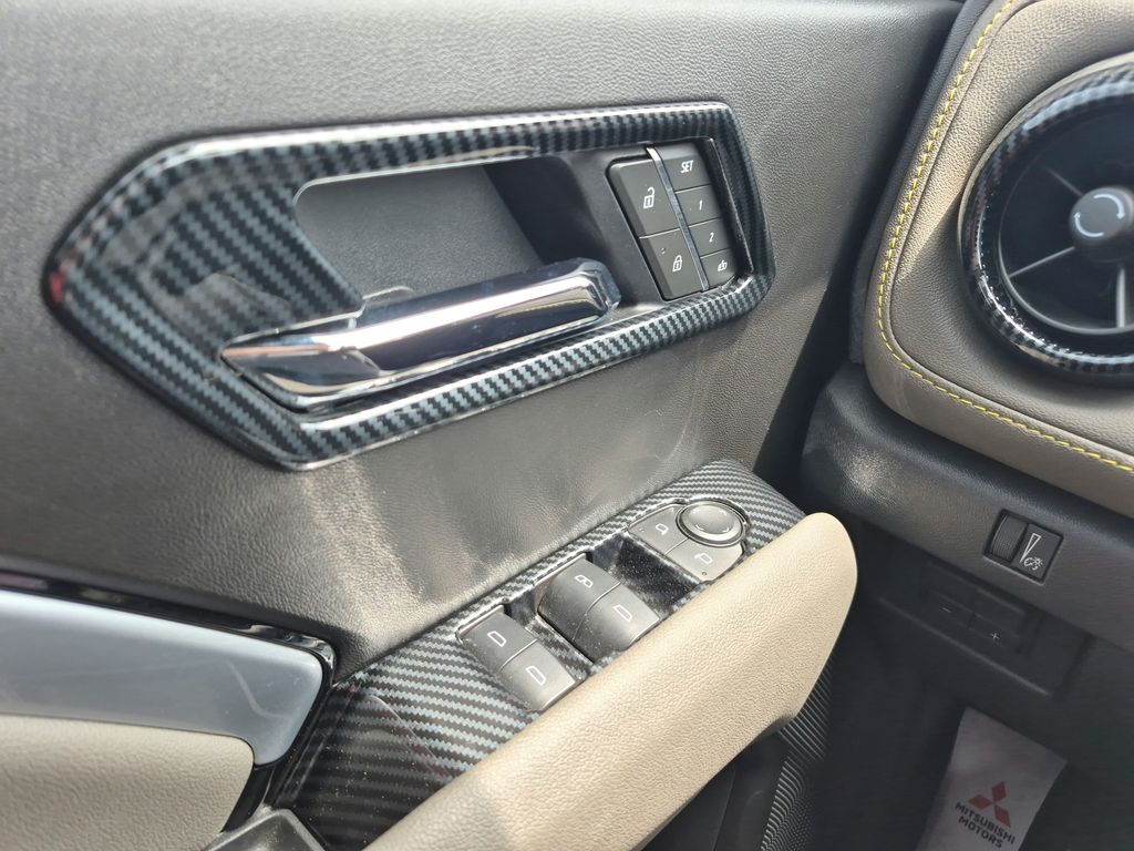 2025 Chevrolet Colorado ZR2 - 11