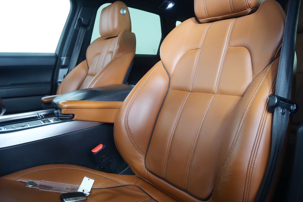 Thumbnail: 2016 Land Rover Range Rover Sport - 11