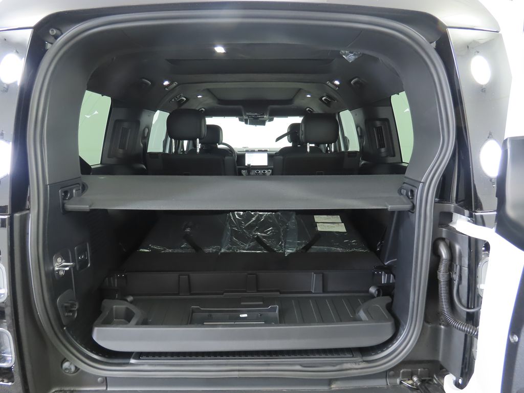 Thumbnail: 2025 Land Rover Defender - 29