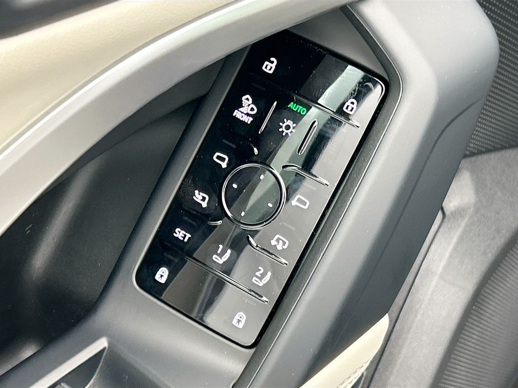 Thumbnail: 2025 Audi Q5 - 22