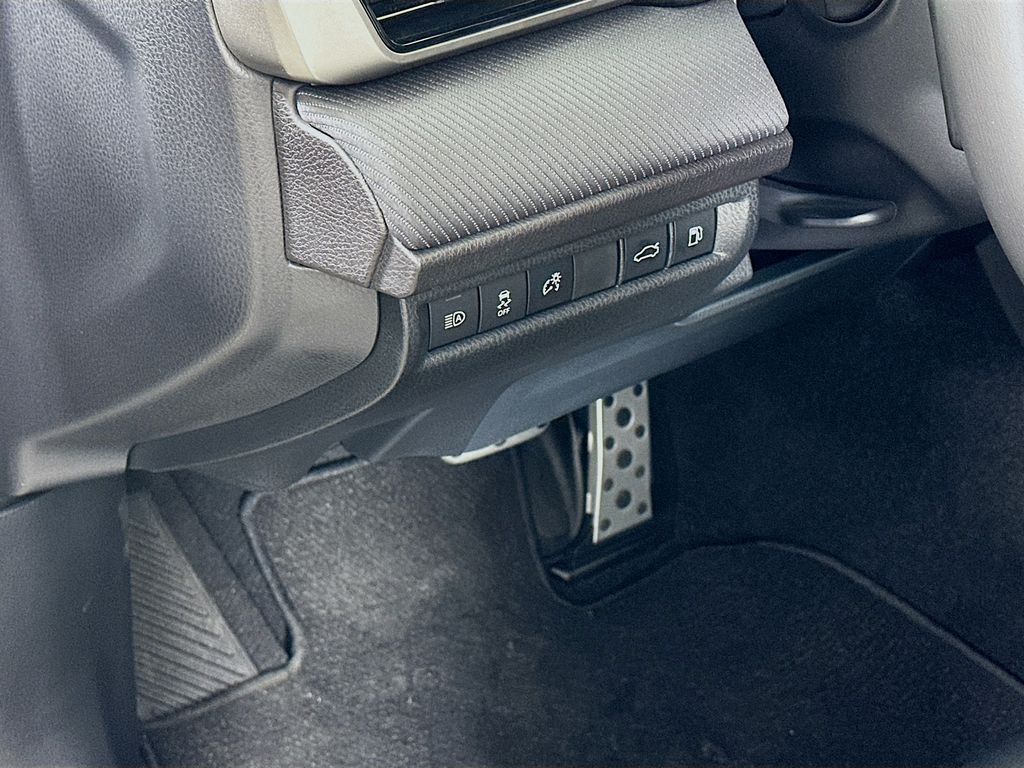 Thumbnail: 2025 Toyota Camry - 10