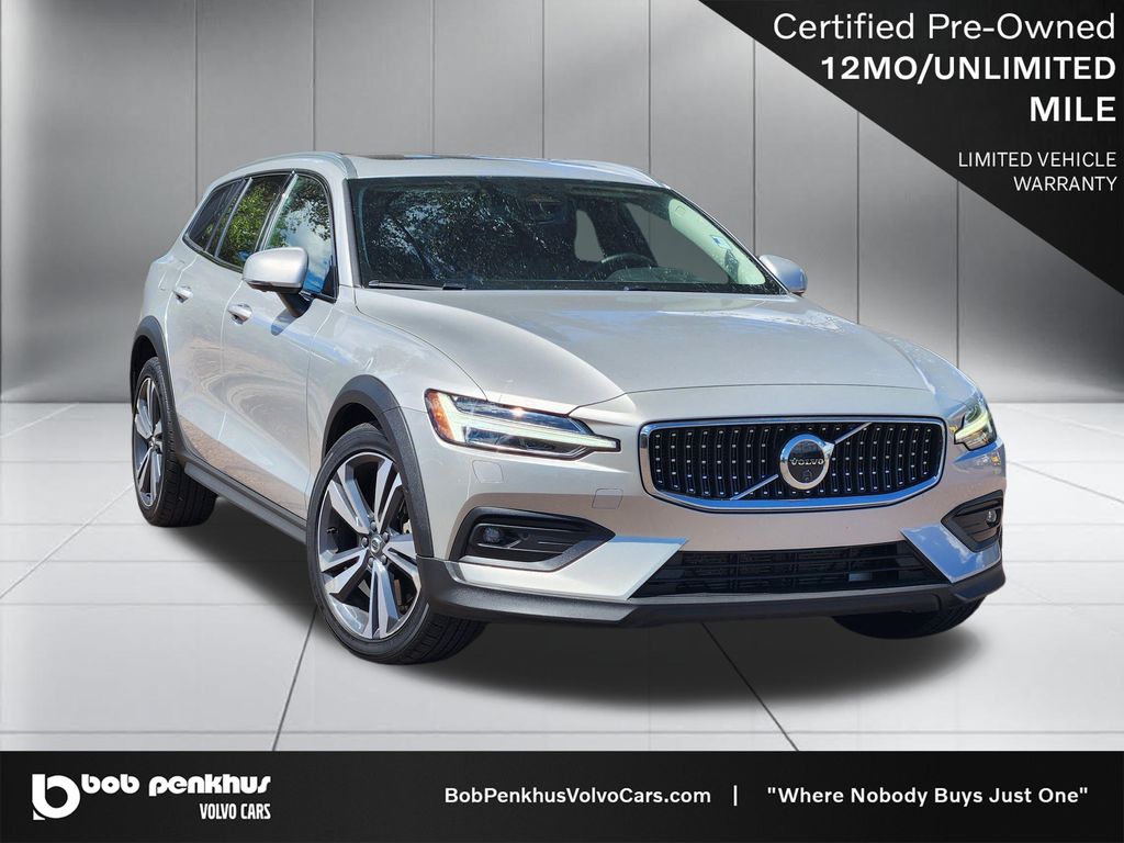 2025 Volvo V60 Cross Country