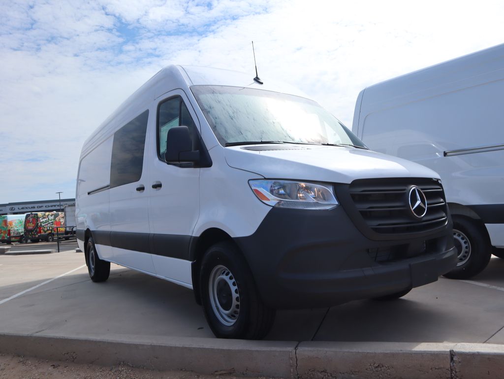 Thumbnail: 2025 Mercedes-Benz Sprinter - 3